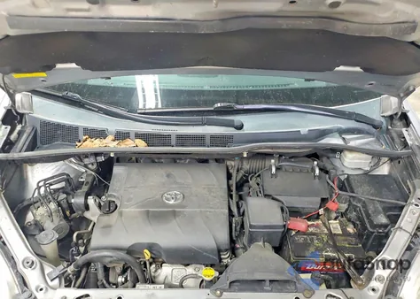 2013 Toyota Sienna Le z USA, uszkodzony, nr VIN 5TDKK3DC5DS311984